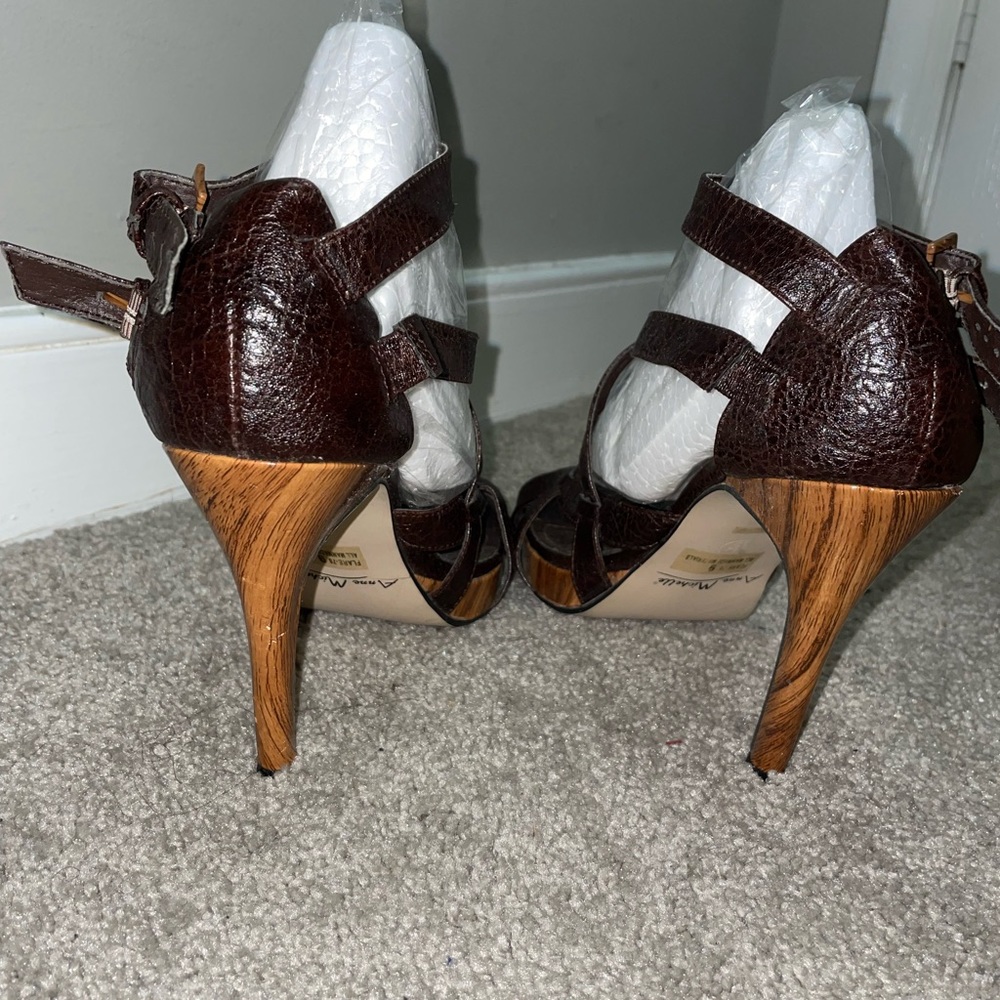 Heels - Picture 4 of 5